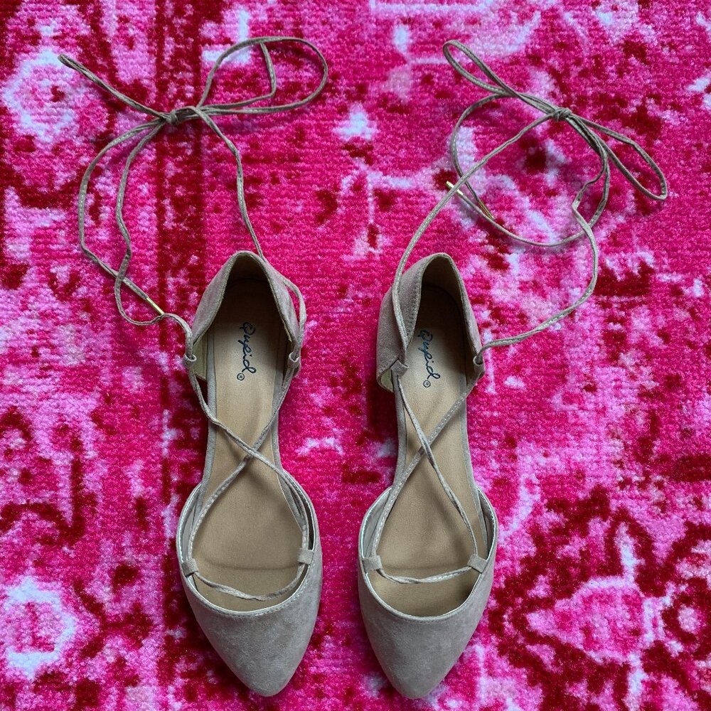 Qupid Faux Suede Light Taupe Lace-Up Flats - size 8.5